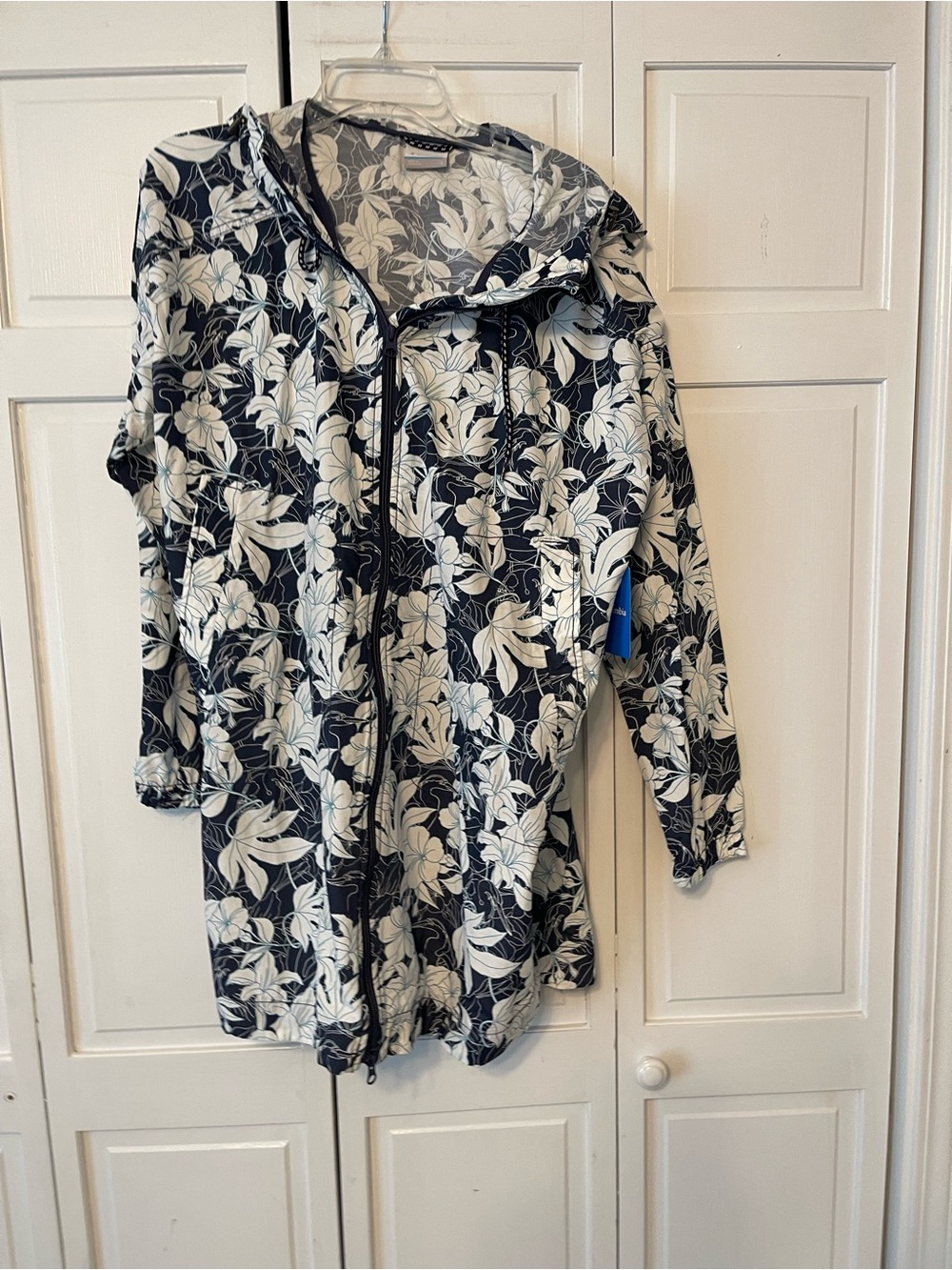 NWT Columbia Navy and White Floral Hooded Jacket